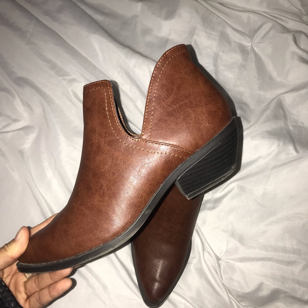 Leather Slip-on Boots😍